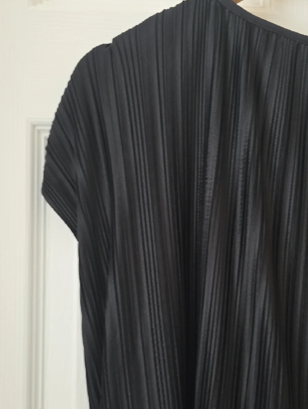 Hush Uk Black Pleated Flowy Cap-Sleeve Top Size S New - Picture 11 of 14